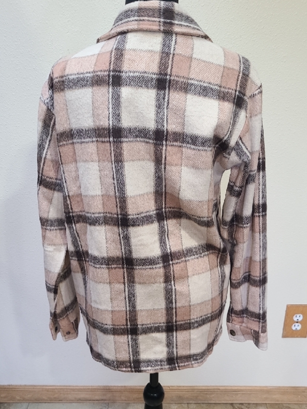 Michelle Mae Plaid Utility Shacket in Cream & Brown NWT - Picture 5 of 8